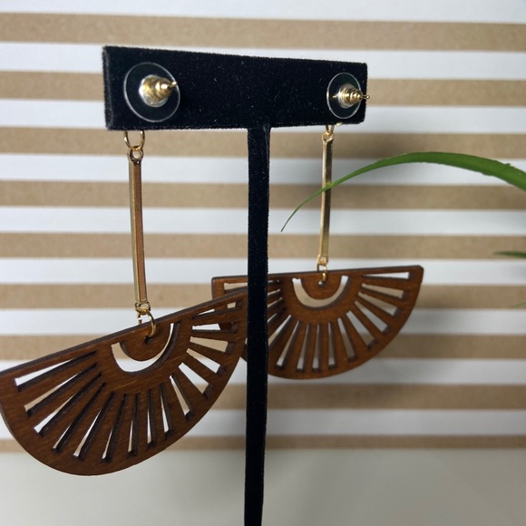 Boho Wood Fan Long with Gold Color Earring NEW! - Picture 3 of 4